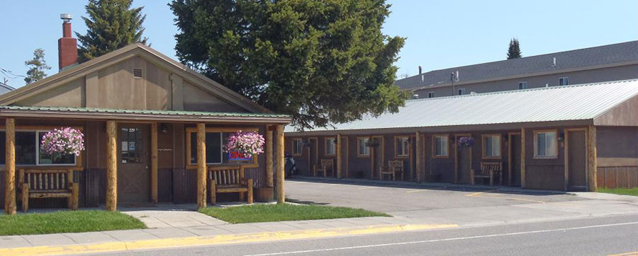 Evergreen Motel two queen bedroom